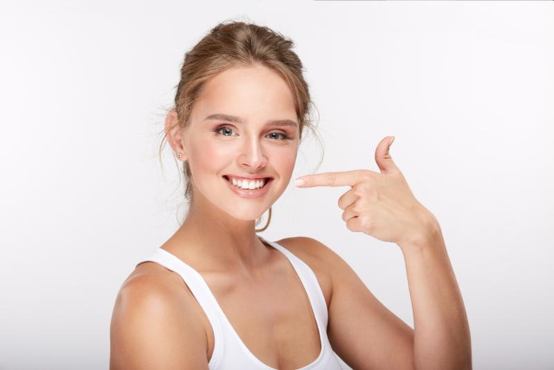 El Blanqueamiento De Los Dientes
