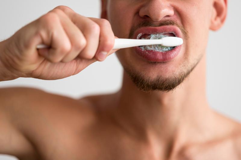 Rompiendo Malos Hábitos Cepillarse Los Dientes De Forma Agresiva